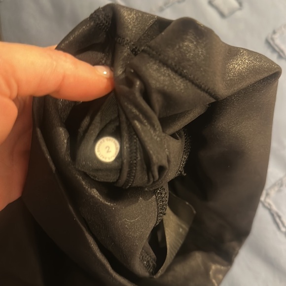 Shiny black align leggings - Picture 3 of 3